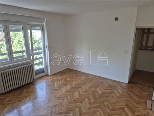 Stan,Bač,Centar,kv: 42.00, € 33900, ID: 1001546