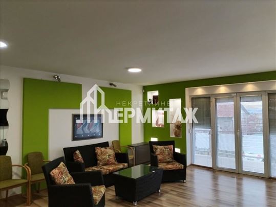 Sunčani breg, ogroman stan, niska cena