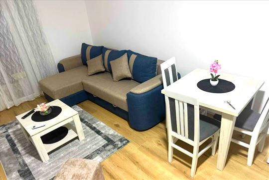 Top ponuda Izdaje se nov stan sa parkingom