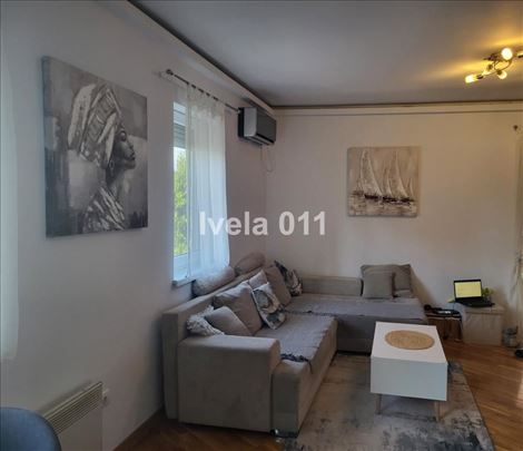 Uknjižen stan, sa parkingom - Učiteljsko naselje I