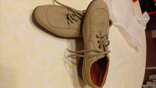 Valleverde cipele u krem boji na pertlanju