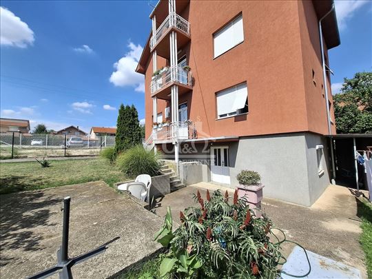 Četvoroetažna kuća novije gradnje u Korićanima