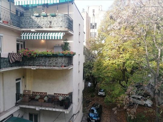 Dobar stan sa parkingom, 100m2, M. Birjuzova