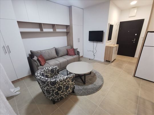 Garsonjera na početku Telepa kod gimnazije