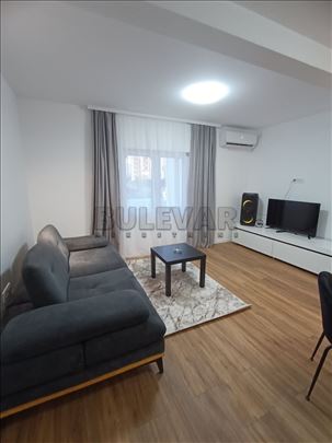 Izdaje se odličan, nov, stan na Panteleju, 45m2