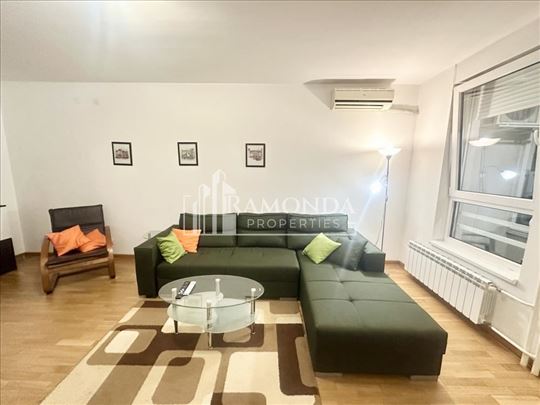 Izdavanje dvosobnog stana Belvil Novi Beograd ID#2