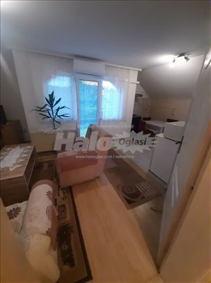Iznajmljuje se stan 54m2