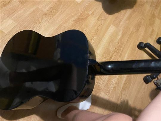 Klasična gitara — odlično očuvana