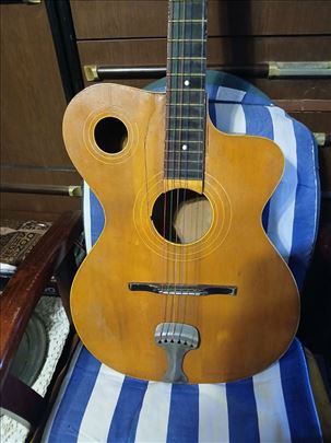 Kremona akusticna gitara