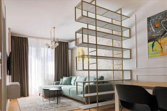 Luksuzno opremljen 2.0 stan - novogradnja - Grbavi