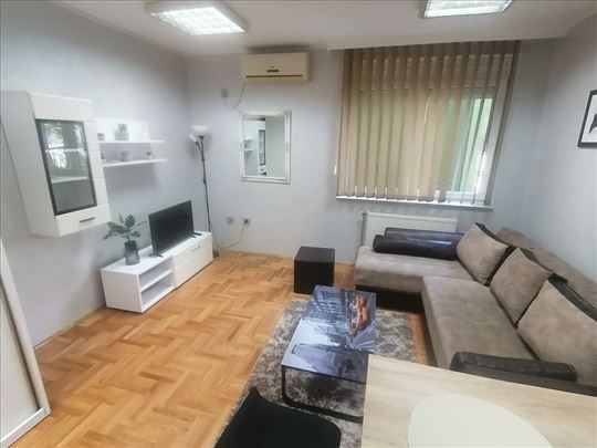 Novija Renovirana garsonjera 25m2 - Braće Ribnikar