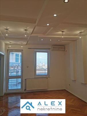 Odličan dvosoban stan na Bulevaru Oslobodjenja