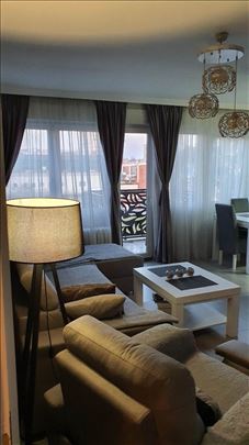 Prodaja,renoviran 2.0 Stan Kod Starog Merkatora