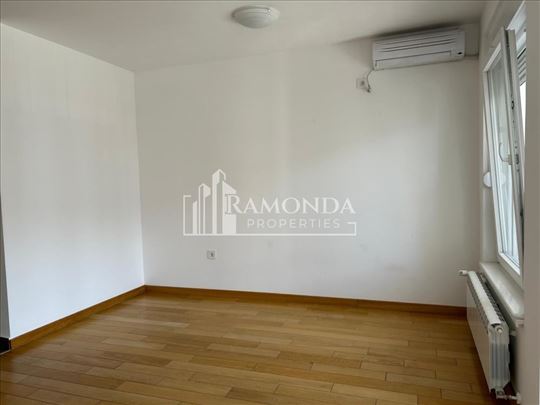 Prodaje se stan u Zemunskim kapijama, uknjizen ID#