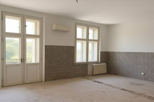 Prostran salonski stan od 135m2, kod Vuka, garaža