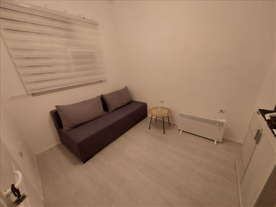 Slavija-garsonjera-nov-Bulevar Oslobođenja-useljiv