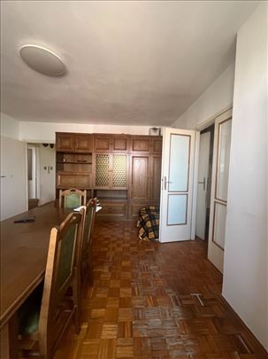 3.0 stan u odličnoj zgradi pored Merkatora