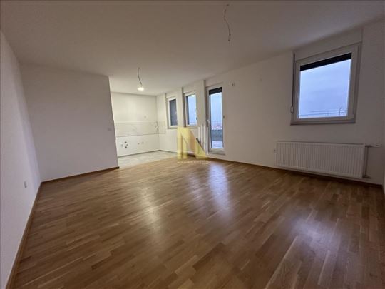 Useljiv stan vrhunskog kvaliteta sa velikom teraso