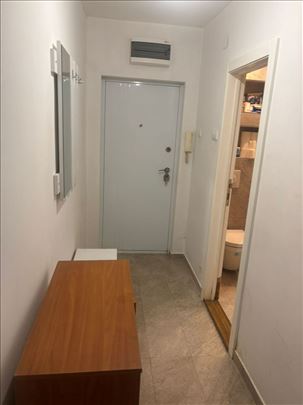 Voždovac, 32 M2, visoko prizemlkje , 85.000 EUR