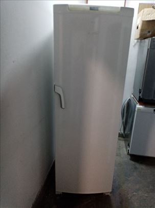Zamrzivac Electrolux 232 lit garancija 12 meseci