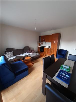 Izdaje se dvoiposoban namešten stan, Mokranjčeva b