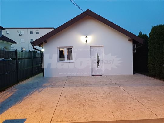 Izdajem kucu sa dva odvojena apartmana - stana