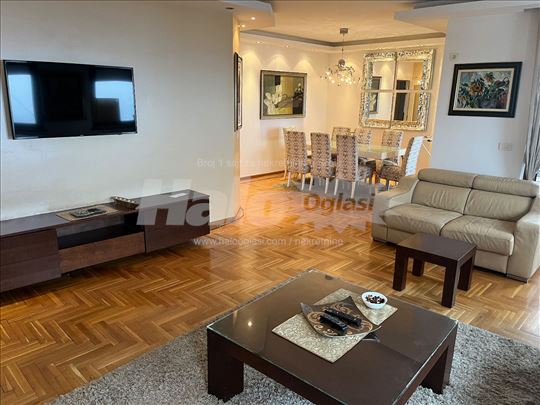 Izdajem luxuzan potpuno namesten stan od 105 m2