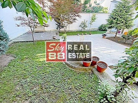 Kuca Vozdovac ,blizina Autokomande, Vozdovacke crk