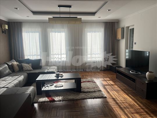 Lux stan 3.0, sa garazom, Palilula