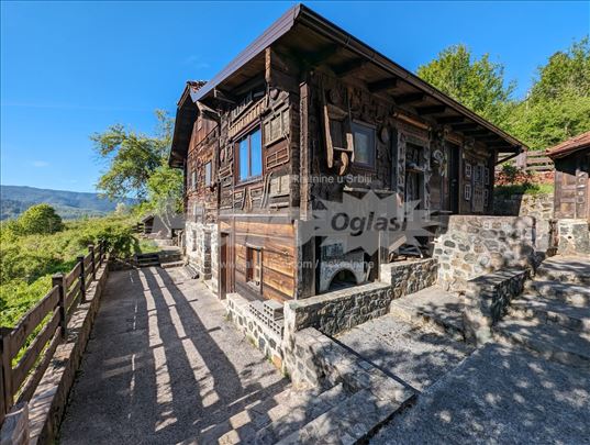 Na prodaju jedinstvena kuća na Mokroj Gori