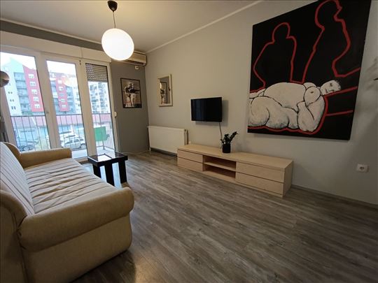 Namešten stan na Novoj Detelinari - odmah useljiv