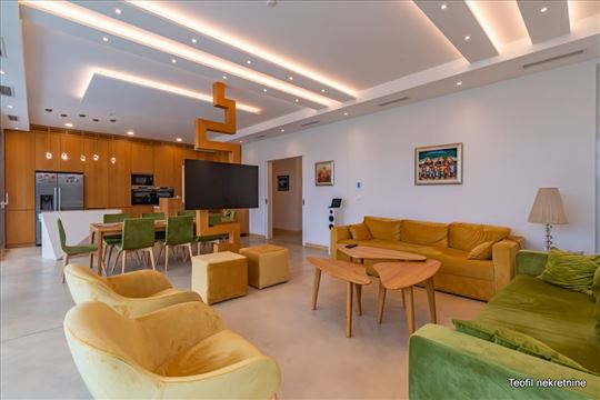 Nesvakidašnja kuća 380 +18a, bazen -smart home