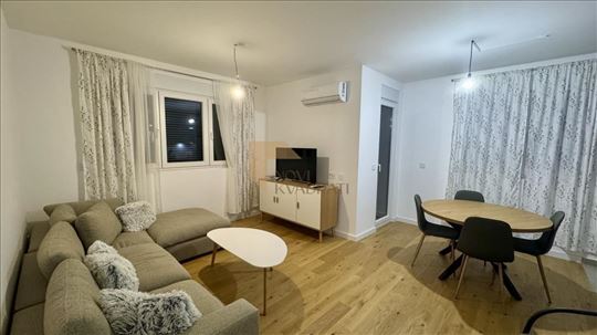 Neuseljavan stan sa 2 spavaće sobe