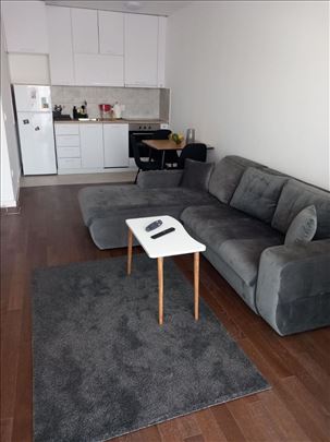 Prodaje se nov namesten stan kod Palate pravde