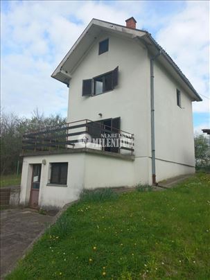 Ušuškana kuća na 10 ari – savršena za porodični do