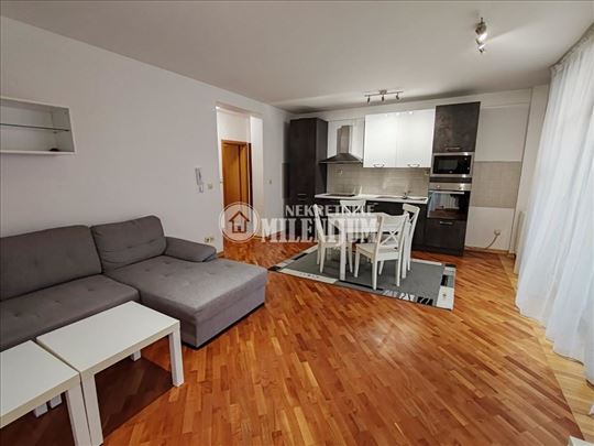 Vračar – izuzetan dvosoban stan sa garaznim mestom