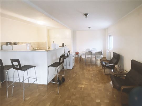 Big Bright Spacious No TV 2 Bedroom Apartment