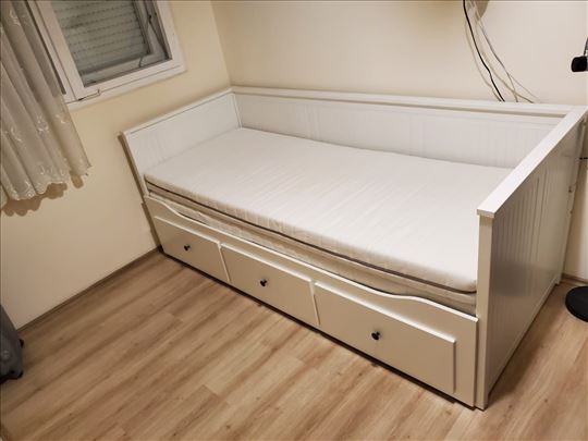 Ikea Hemnes dupli drveni krevet sa dva dušeka 