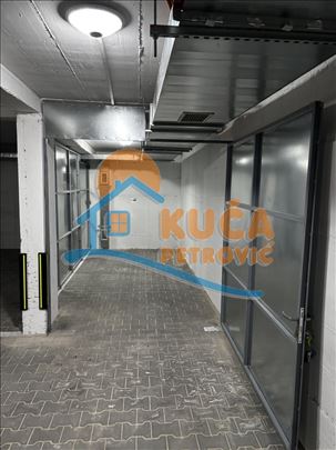 Izdaje se parking mesto u podzemnoj garaži, 11m2