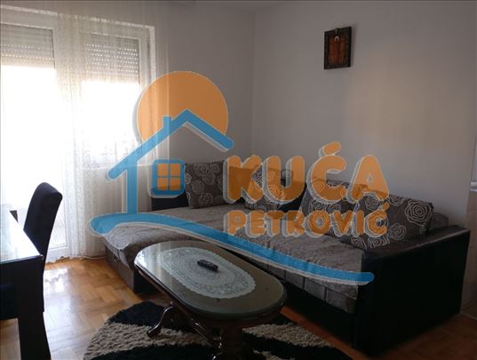 Izdaje se stan na Panteleju, 56m2