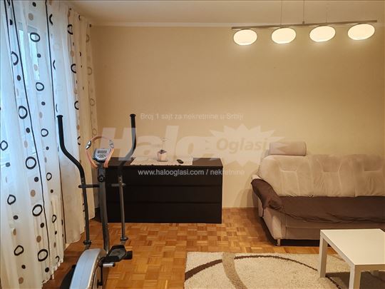 Izdajem stan od 78 kv kod hotela " Morava" u Čačku