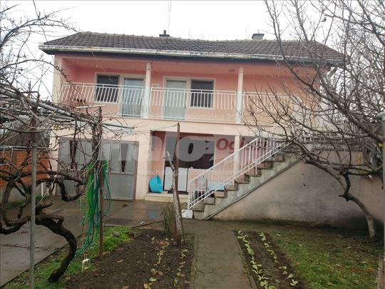 Izdajem kuću za stanovanje