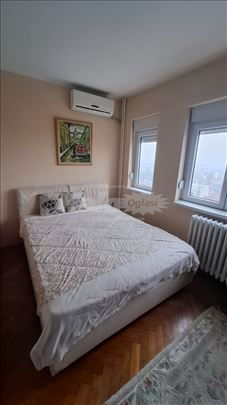 Konforan renoviran stan u centru Panceva