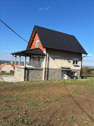 Kuca 160 kvadrata, plac 22,7 ari