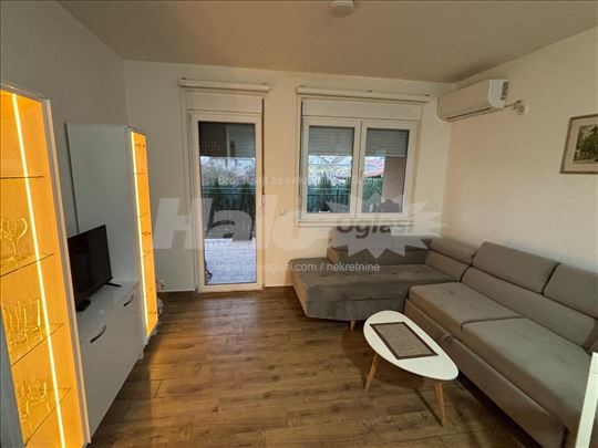 Lux stan 43,80 m2 + terasa 17m2, opremljen