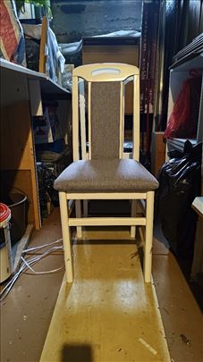 Odlično očuvane stolice