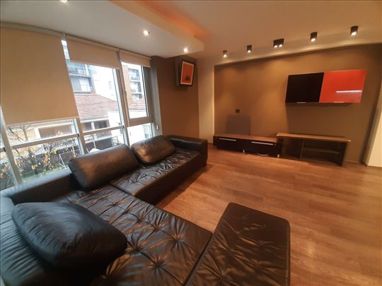 Prodaje se fantastican trosoban stan u centru