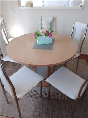 Trpezarijski sto i stolice 