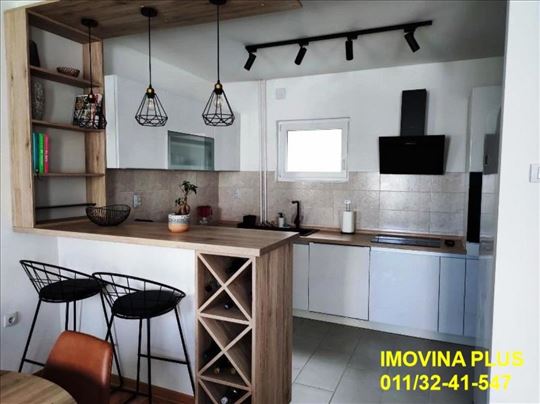 2.0, kompletno renpoviran, odličan - Blok 72