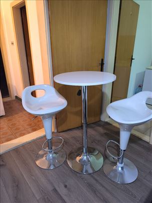 Barski sto i dve stolice 